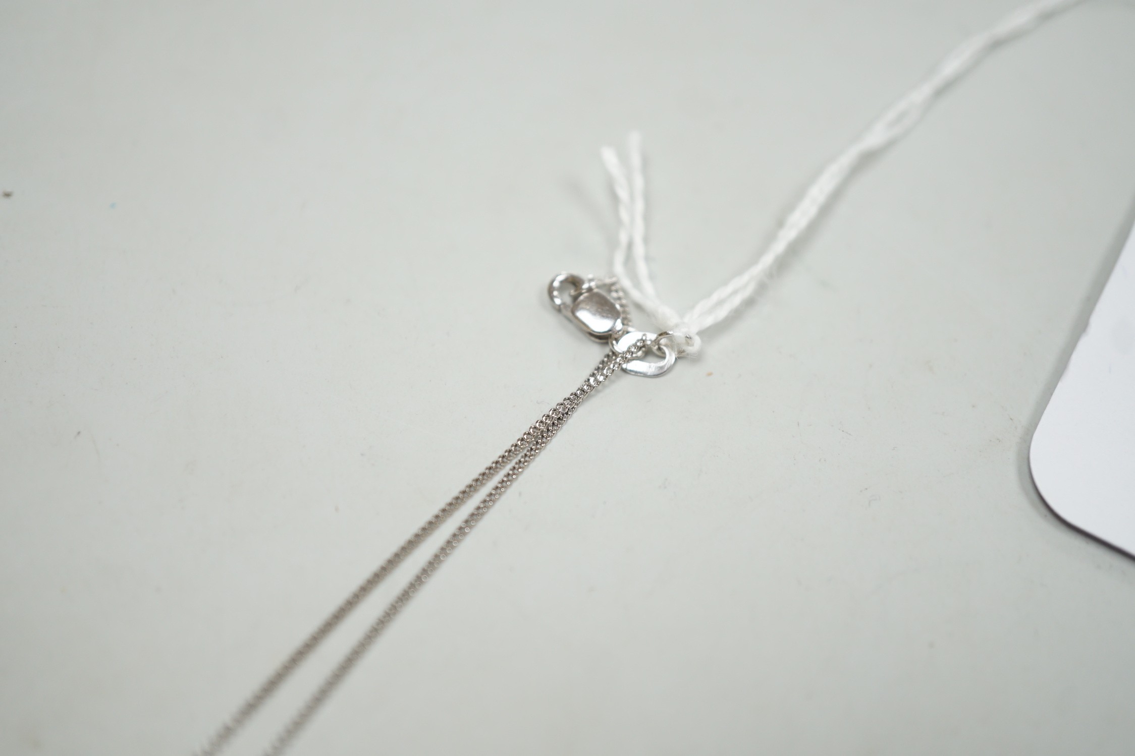 A modern 18ct white gold chain, 39cm, 1.8 grams.